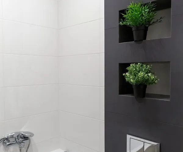 Charming In The Center *